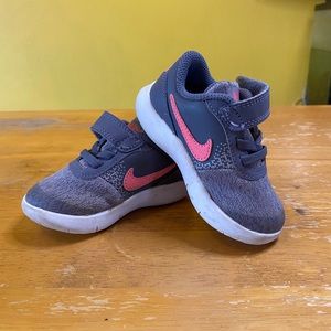 Grey Nike sneakers w pink swoosh for toddler girl
